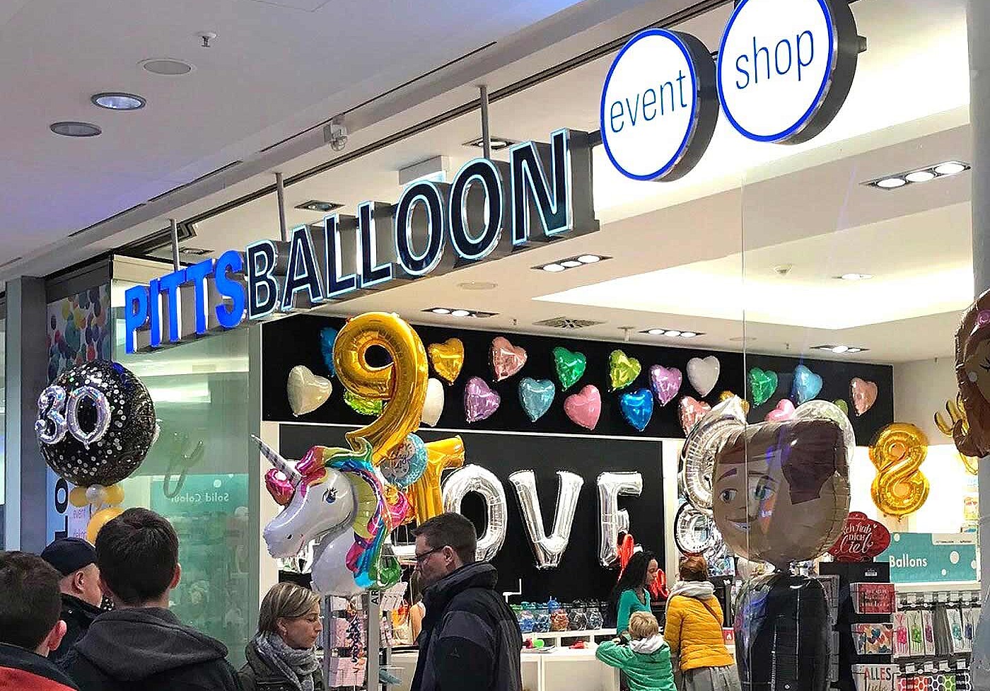 Leuchtschrift als Deckenhänger