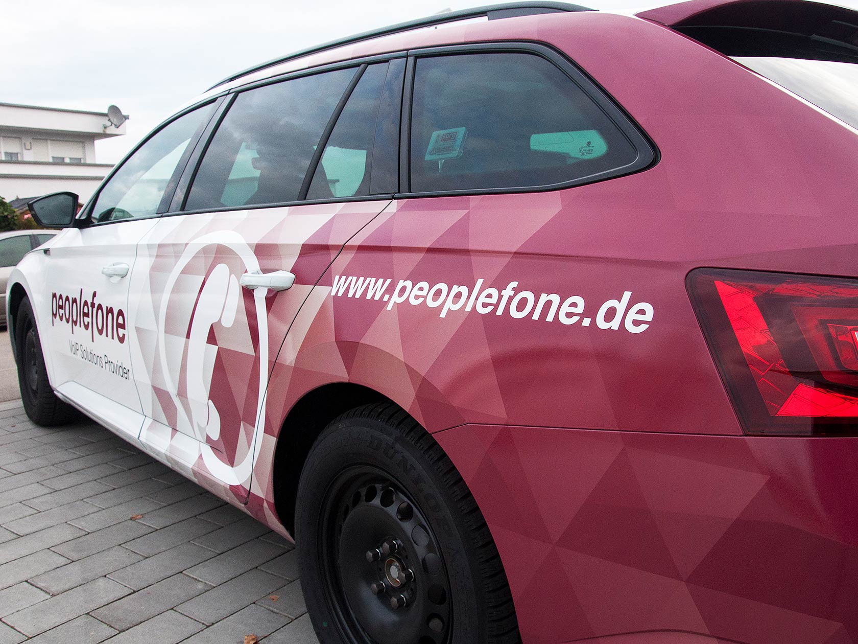 Fahrzeugbeschriftung-Peoplephone-Stuttgart